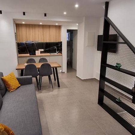 Small Meisonette Near The Metro Vipgreece Atenas Exterior foto